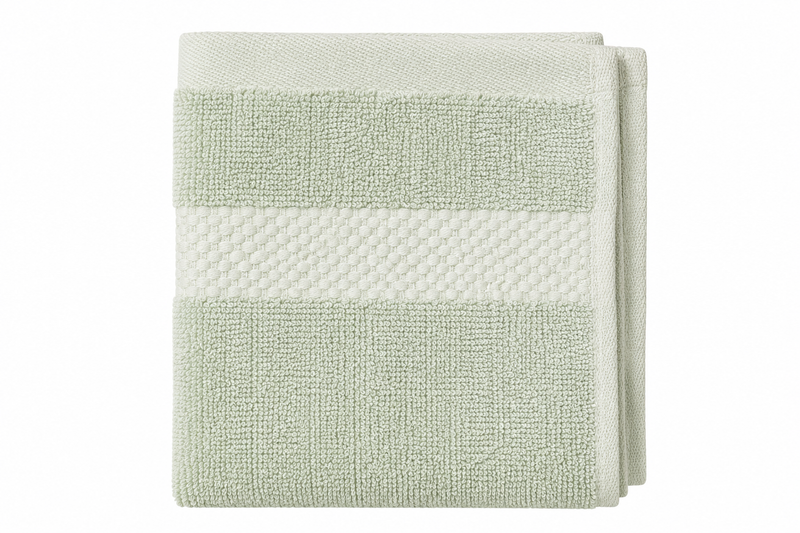 Opgevouwen saliegroen katoenen gastendoekje 30x30 cm 600 GSM
