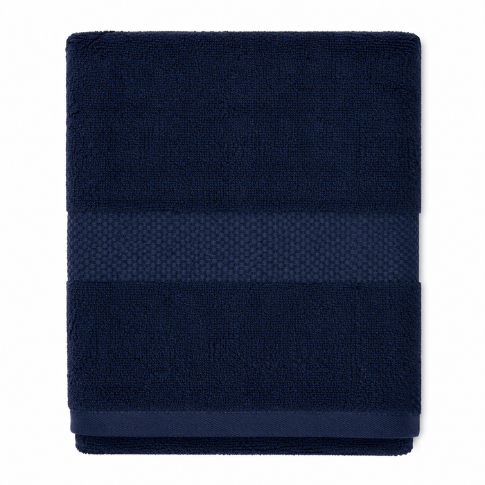 Opgevouwen donkerblauwe katoenen handdoek 650 GSM met geweven sierrand