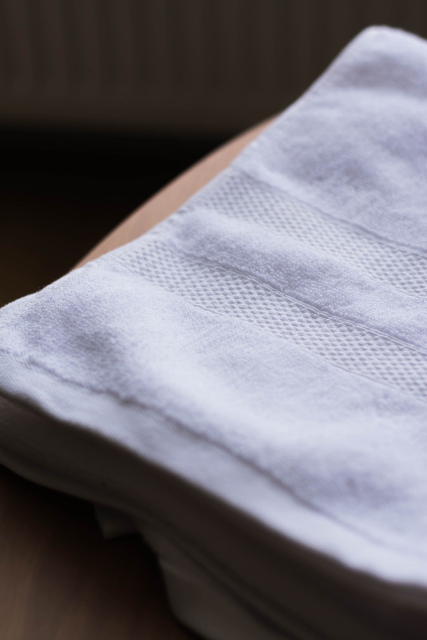 The Linen Room Luxury Guest Towel – 30 × 30 cm – 100% Premium Cotton – 500 GSM – Pure White – 20/2 Double Yarn-Soft & Highly Absorbent Set of 2