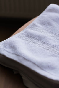 The Linen Room Luxury Guest Towel – 30 × 30 cm – 100% Premium Cotton – 500 GSM – Pure White – 20/2 Double Yarn-Soft & Highly Absorbent Set of 2