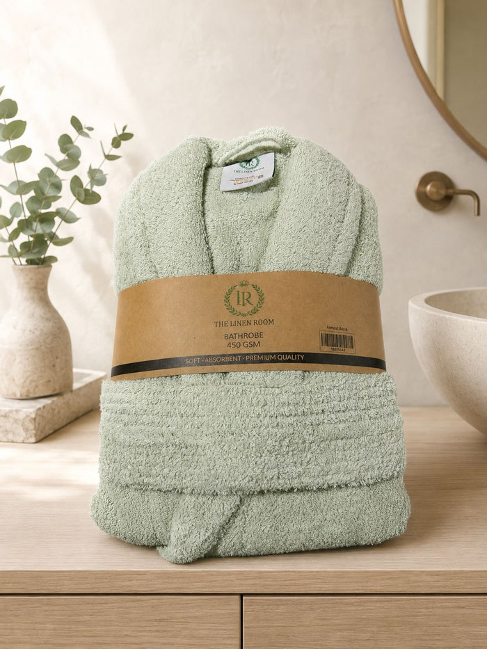 Opgevouwen saliegroene katoenen badjas 450 GSM met verpakkingsband