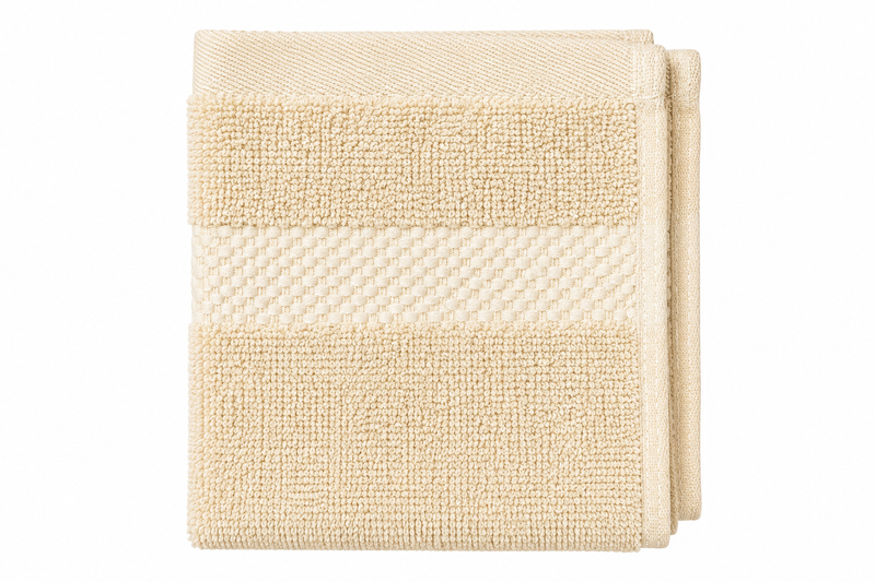 Opgevouwen licht beige katoenen handdoek met geweven sierrand